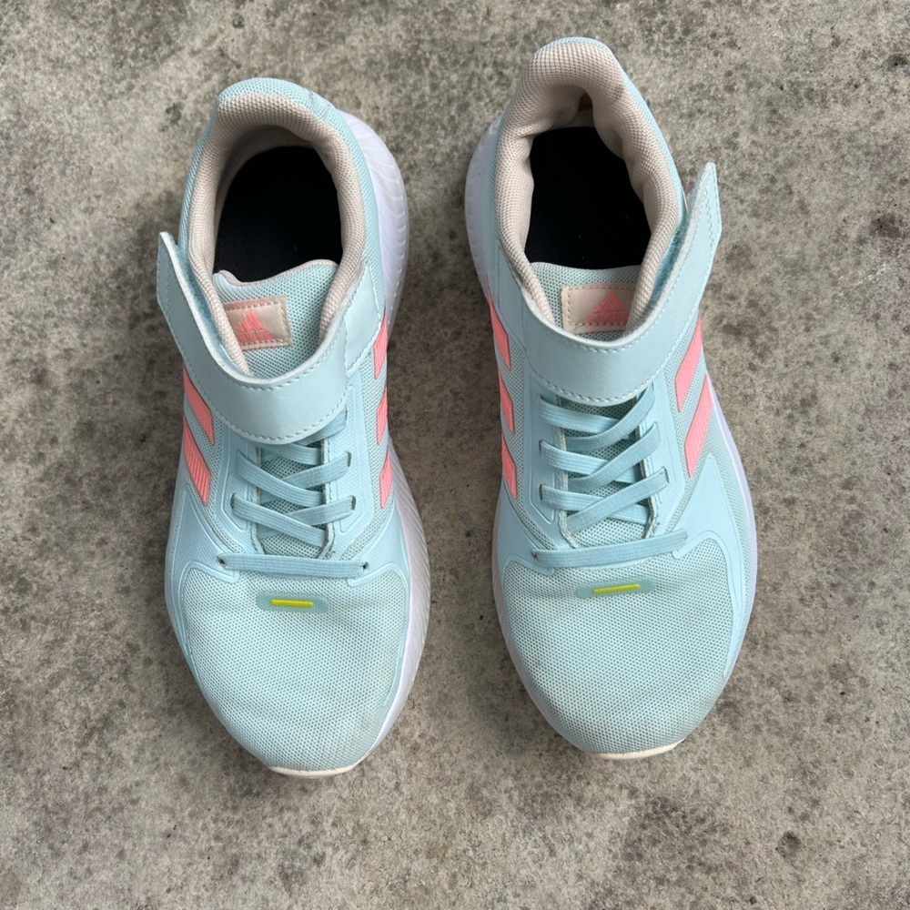 adidas Kids Sneakers in Light Blue and Pink, size youth 4